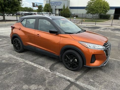 Used 2022 Nissan Kicks SV w/ Interior Electronics Package FWD image 5