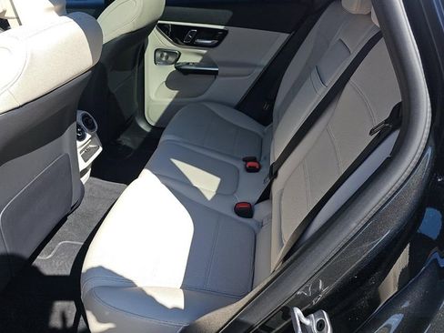 Used 2025 Mercedes-Benz GLC 300 4MATIC image 10