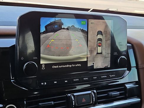 Used 2023 Nissan Pathfinder Platinum FWD image 16