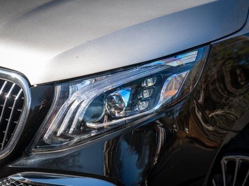 Used 2017 Mercedes-Benz Metris Passenger image 3