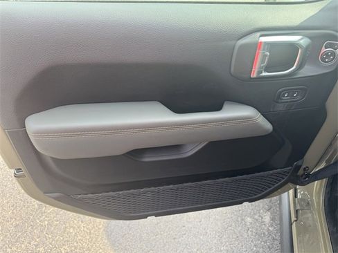 New 2025 Jeep Gladiator Mojave image 26