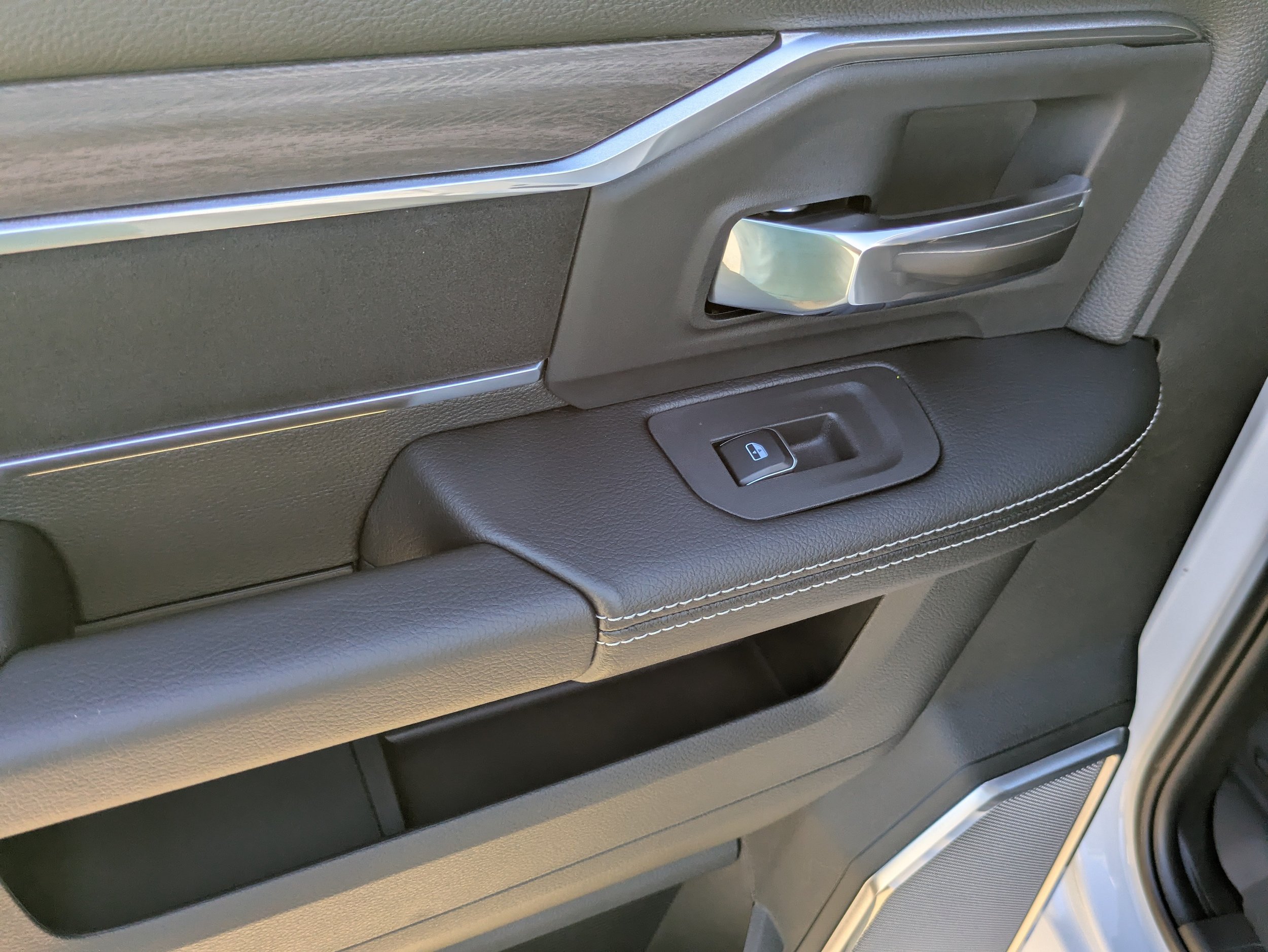 New 2027 RAM 3500 Laramie AWD/4WD image 10