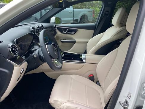 Used 2025 Mercedes-Benz GLC 300 image 11