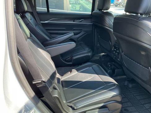 Used 2023 Jeep Grand Cherokee L Limited w/ Black Appearance Package image 9