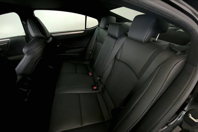 Used 2023 Lexus ES 300h F Sport FWD image 12