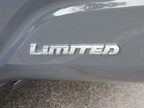 Used 2025 Toyota Tacoma Limited AWD/4WD image 45