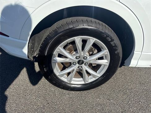 Used 2023 Audi Q3 2.0T Premium image 16