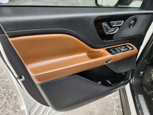 Used 2021 Lincoln Aviator Grand Touring w/ Elements Package Plus image 38