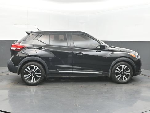 Used 2018 Nissan Kicks SR FWD image 8
