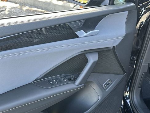 New 2026 Volkswagen Tiguan SE image 13