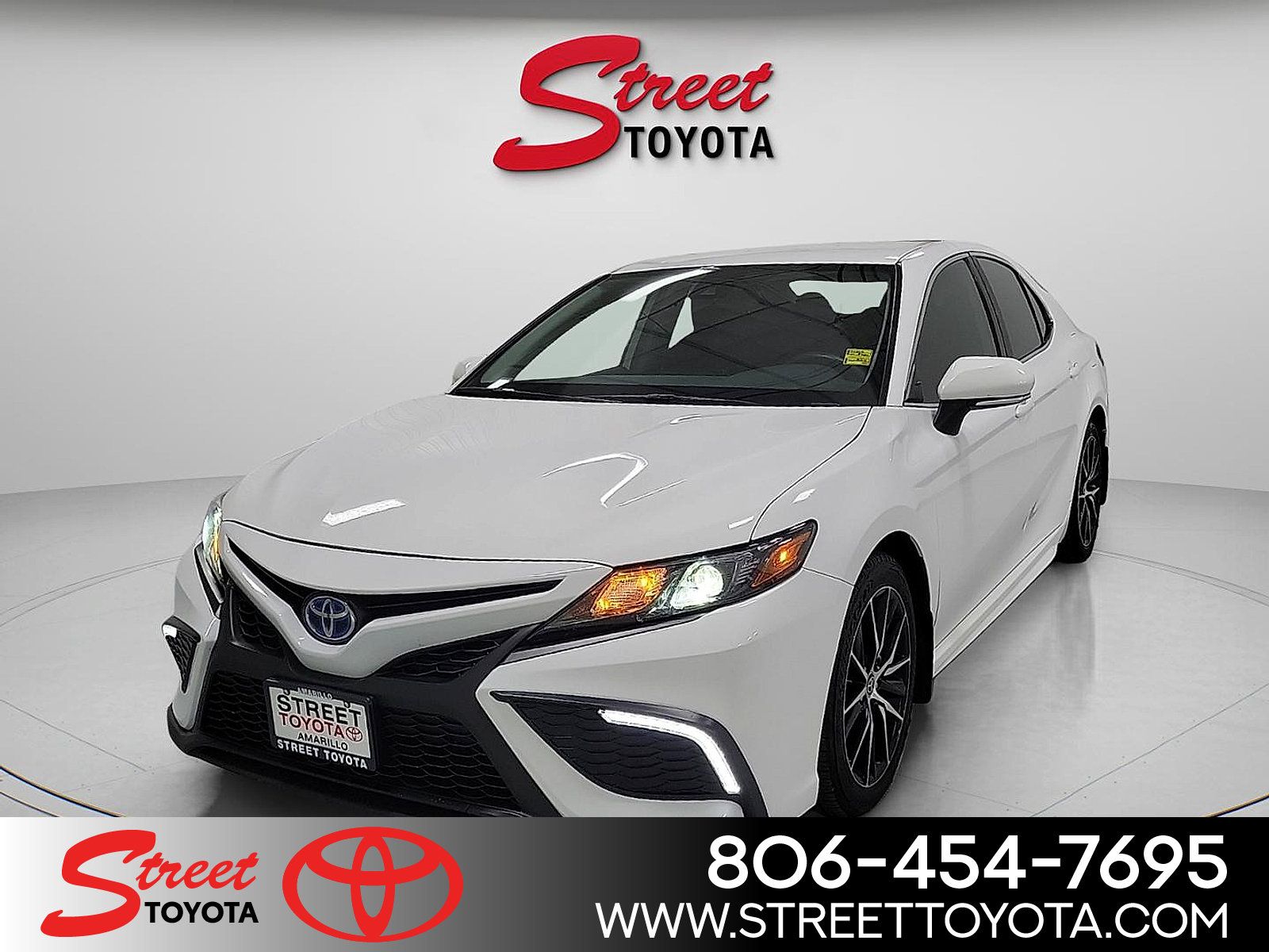 Certified 2024 Toyota Camry SE FWD image 1