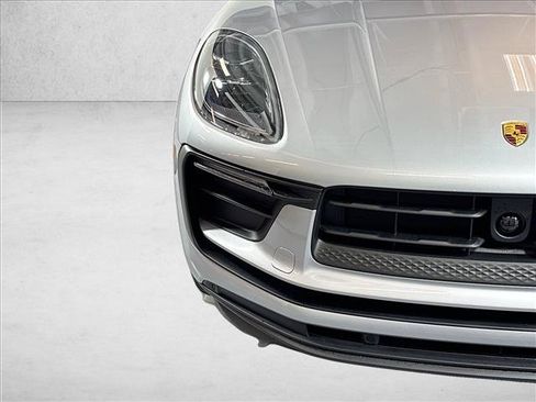 Used 2026 Porsche Macan AWD/4WD image 28