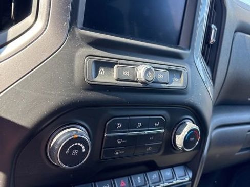 Used 2020 Chevrolet Silverado 1500 Custom w/ Custom Value Package image 10