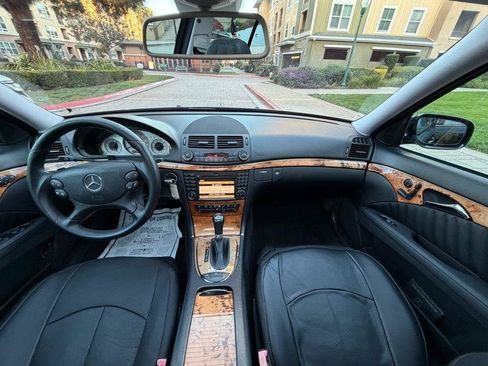 Used 2009 Mercedes-Benz E 550 Sedan image 53