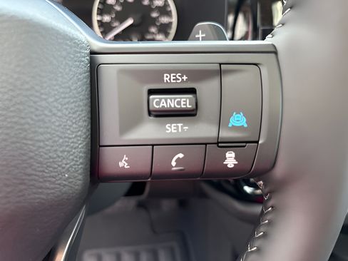 New 2026 Nissan Pathfinder SV w/ SV Premium Package FWD image 31