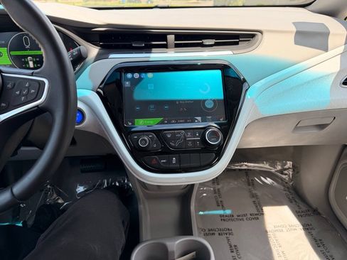 Used 2020 Chevrolet Bolt Premier w/ Infotainment Package FWD image 20