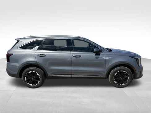Certified 2024 Kia Sorento S AWD/4WD image 2