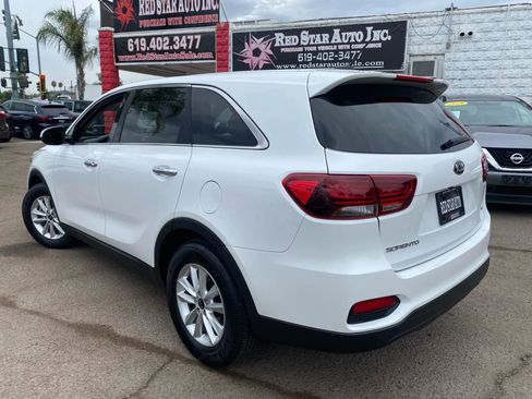 Used 2019 Kia Sorento LX image 5
