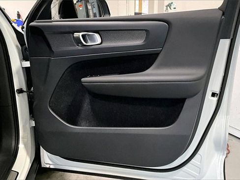 Used 2020 Volvo XC40 T5 R-Design w/ Protection Package image 28