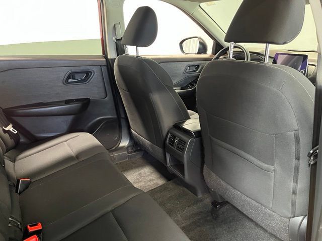 Used 2023 Nissan Rogue S AWD/4WD image 15