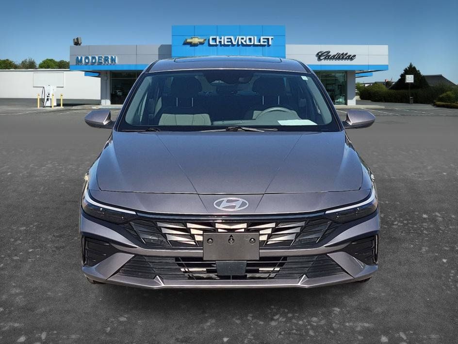 Used 2025 Hyundai Elantra SEL FWD image 8