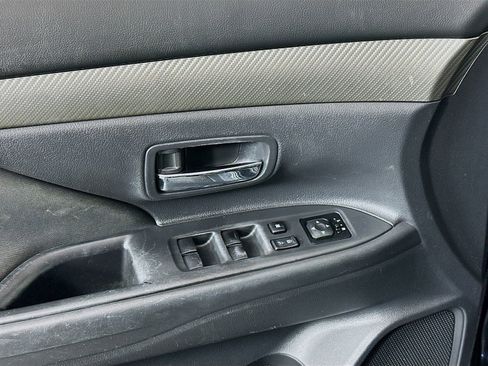 Used 2014 Mitsubishi Outlander ES FWD image 16