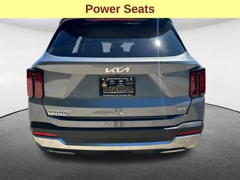 Used 2025 Kia Sorento S AWD/4WD image 11
