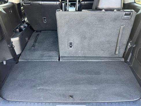 Used 2022 Toyota Highlander XLE image 19