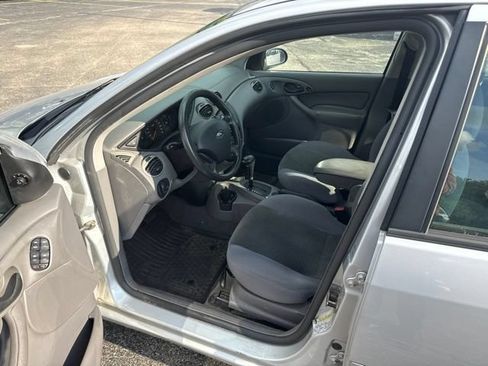 Used 2004 Ford Focus SE FWD image 8