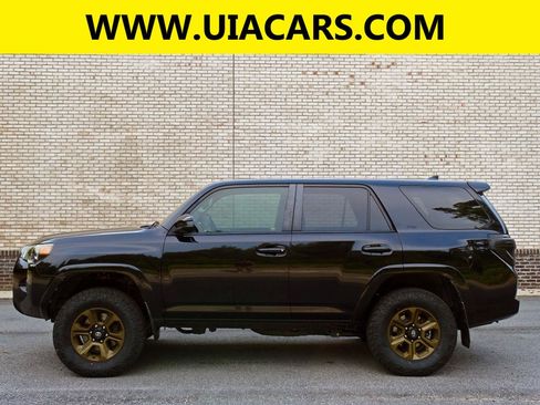 Used 2017 Toyota 4Runner SR5 AWD/4WD image 6