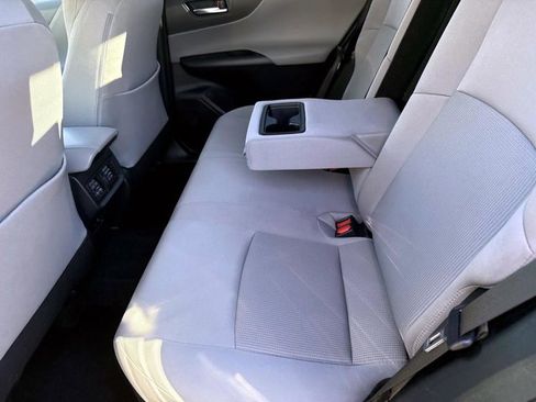 Used 2022 Toyota Venza image 14