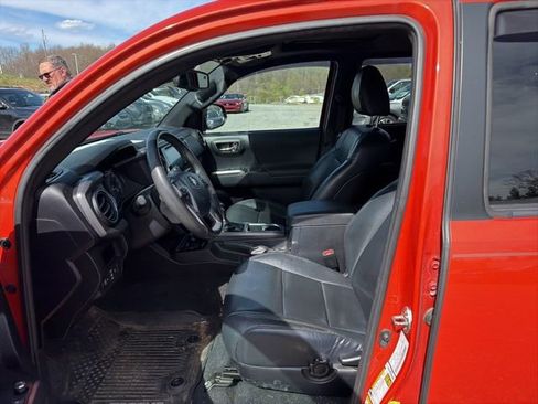 Used 2018 Toyota Tacoma TRD Off-Road image 11