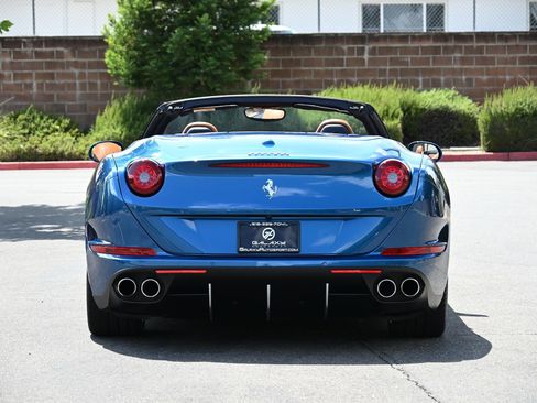 Used 2015 Ferrari California T RWD image 19