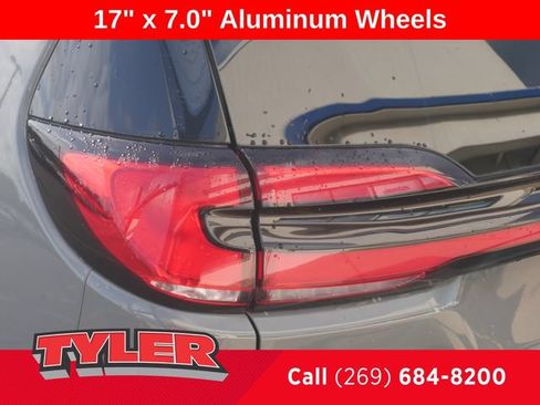 Used 2022 Chrysler Pacifica Touring-L FWD image 12