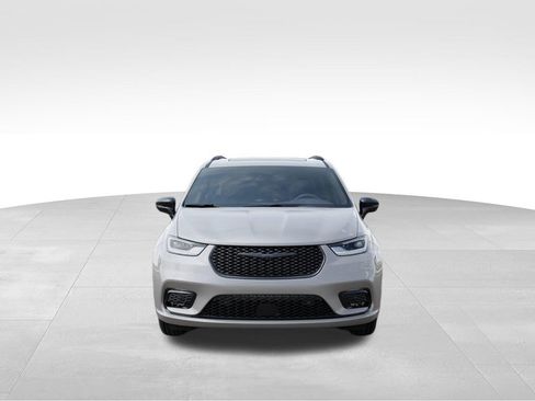 New 2026 Chrysler Pacifica Limited w/ S Appearance Package AWD/4WD image 6