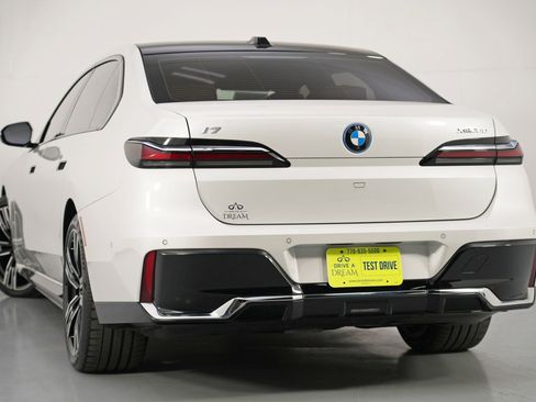 Used 2023 BMW i7 xDrive60 image 6