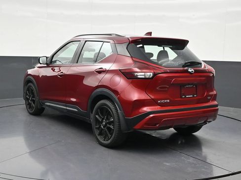 Used 2023 Nissan Kicks SR w/ SR Premium Package FWD image 3