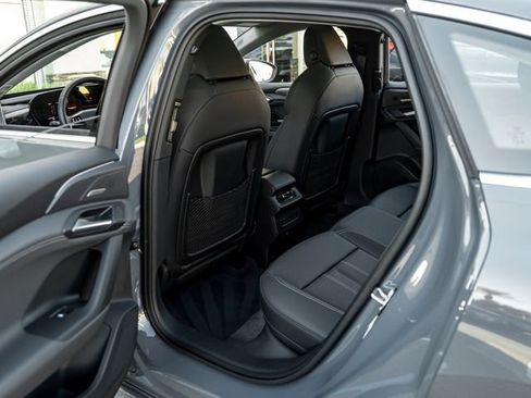 Used 2025 Audi A6 e-tron Premium Plus w/ Premium Plus RWD image 26