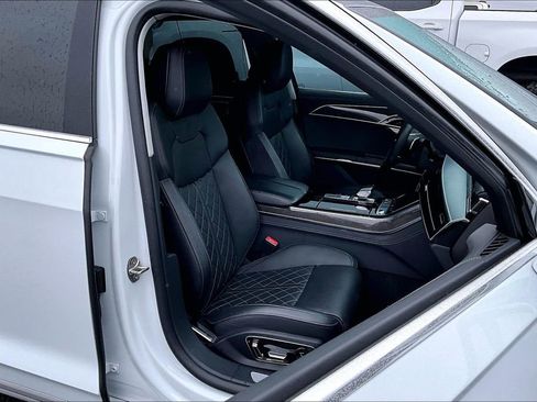 Used 2022 Audi S8 w/ S8 Comfort Plus Package AWD/4WD image 31