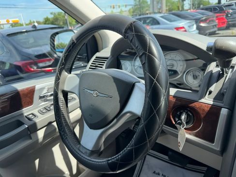 Used 2010 Chrysler Town & Country Touring w/ Family Value Group FWD image 26