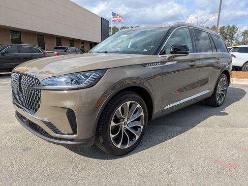 Certified 2025 Lincoln Aviator Reserve image 7