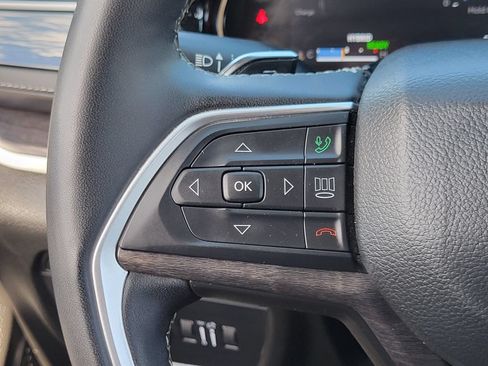 Used 2023 Jeep Grand Cherokee 4WD 4xe image 5