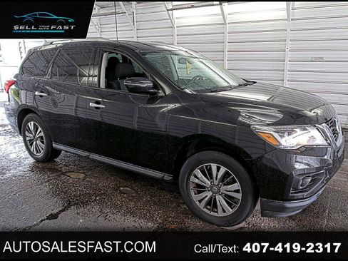 Used 2017 Nissan Pathfinder SV FWD image 1