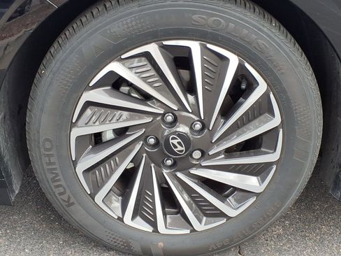 Certified 2025 Hyundai Sonata Limited FWD image 9
