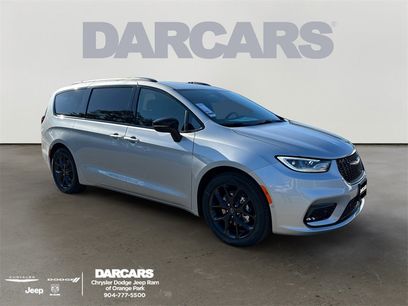 New 2026 Chrysler Pacifica Select