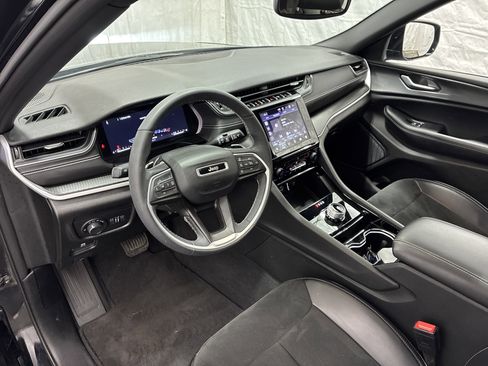 Certified 2023 Jeep Grand Cherokee Altitude AWD/4WD image 15