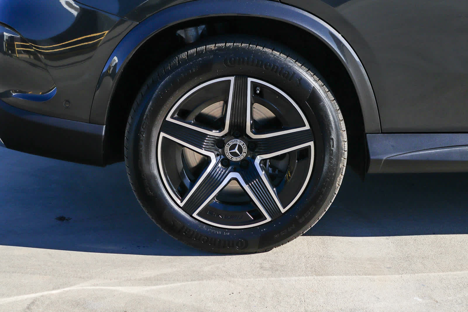 Used 2025 Mercedes-Benz GLC 350e 4MATIC image 10