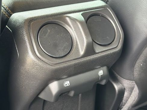 Used 2025 Jeep Gladiator Sport AWD/4WD image 16