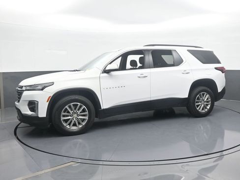 Used 2023 Chevrolet Traverse LT image 2
