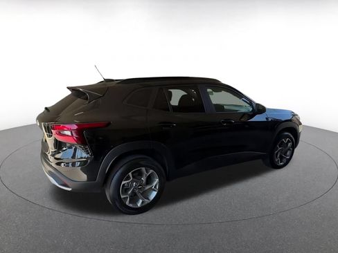 Used 2025 Chevrolet Trax LT FWD image 15